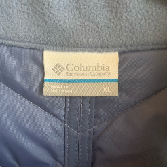 SOLD Columbia vest - Picture 2 of 2